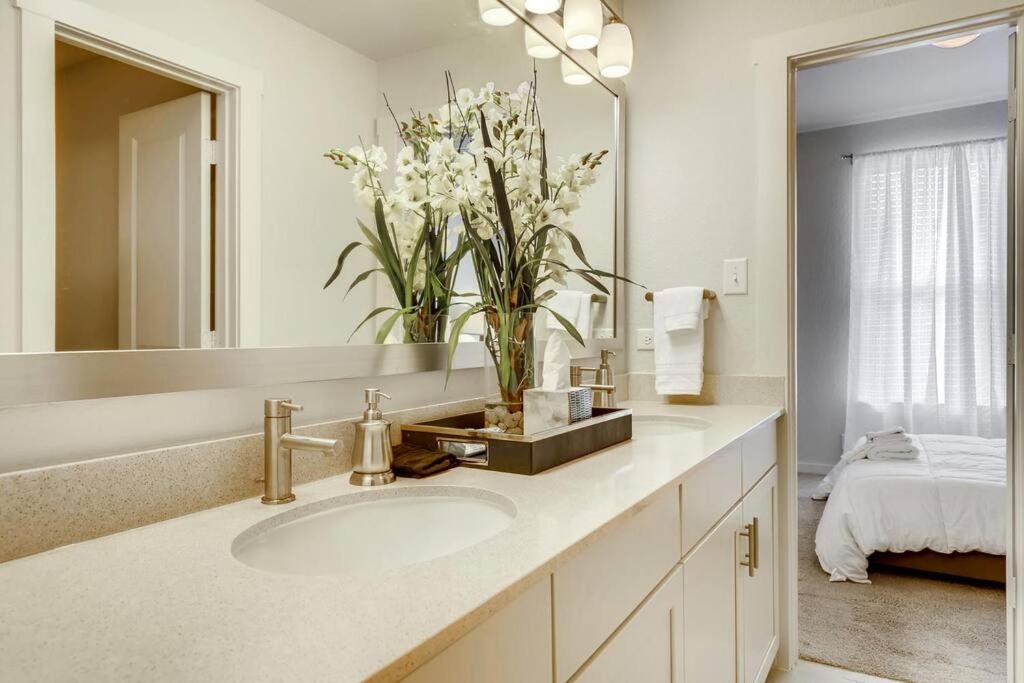Gorgeous 4 Bed Home On St Mary'S - Minutes To Riverwalk/Pearl 圣安东尼奥 外观 照片